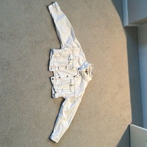 Adorable cropped jean jacket!